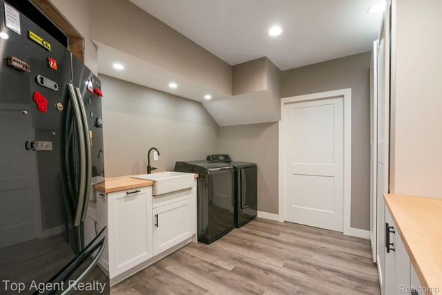 27593 Old Colony Street, Farmington Hills, MI 48334