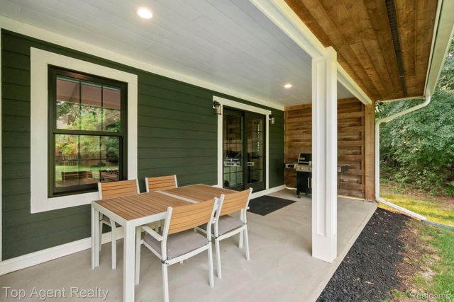 27593 Old Colony Street, Farmington Hills, MI 48334