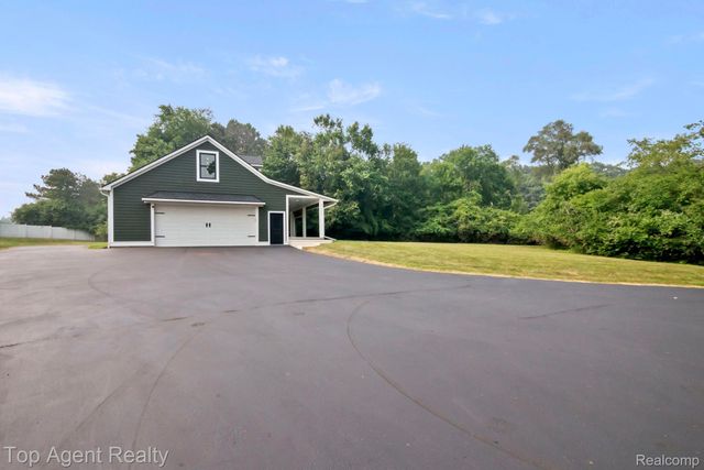 27593 Old Colony Street, Farmington Hills, MI 48334