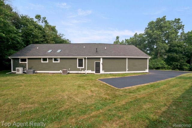 27593 Old Colony Street, Farmington Hills, MI 48334