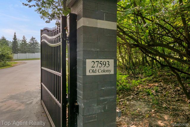 27593 Old Colony Street, Farmington Hills, MI 48334