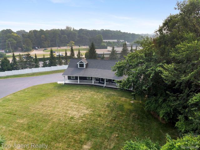 27593 Old Colony Street, Farmington Hills, MI 48334