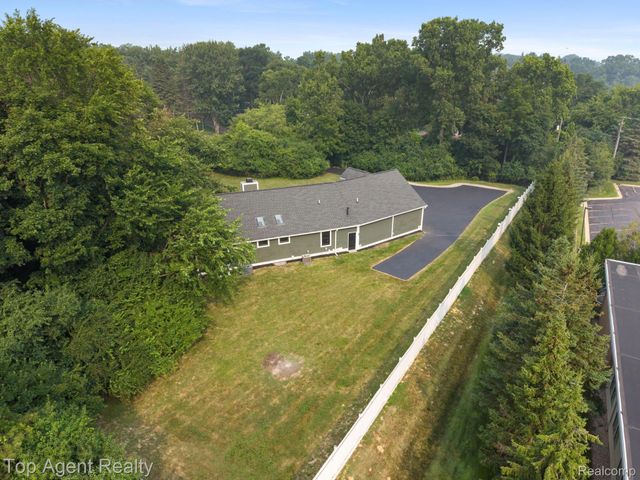 27593 Old Colony Street, Farmington Hills, MI 48334