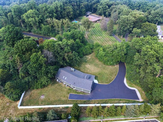 27593 Old Colony Street, Farmington Hills, MI 48334
