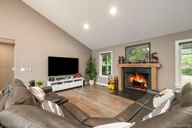 27593 Old Colony Street, Farmington Hills, MI 48334