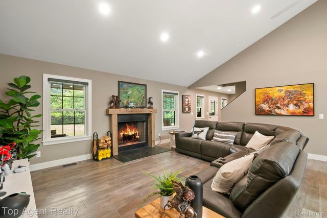 27593 Old Colony Street, Farmington Hills, MI 48334