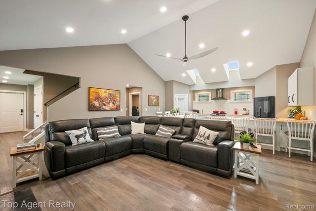 27593 Old Colony Street, Farmington Hills, MI 48334