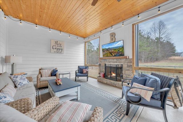 1115 River Bluffs Drive, Jasper, TN 37347