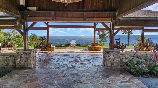 1115 River Bluffs Drive, Jasper, TN 37347