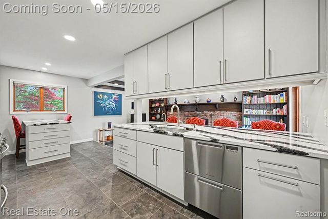 22098 Hillcrest Court, Trenton, MI 48183