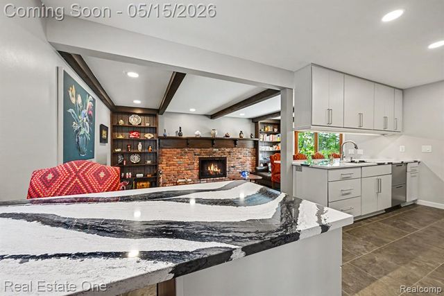 22098 Hillcrest Court, Trenton, MI 48183