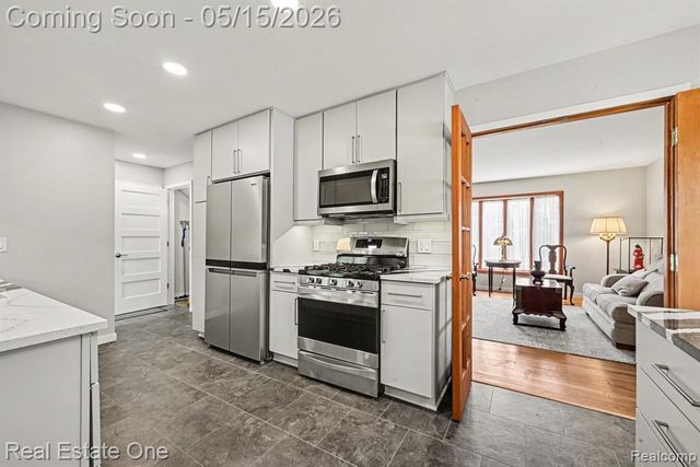 22098 Hillcrest Court, Trenton, MI 48183