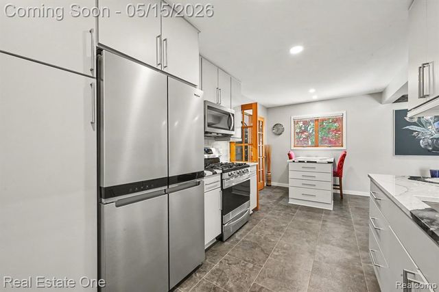 22098 Hillcrest Court, Trenton, MI 48183