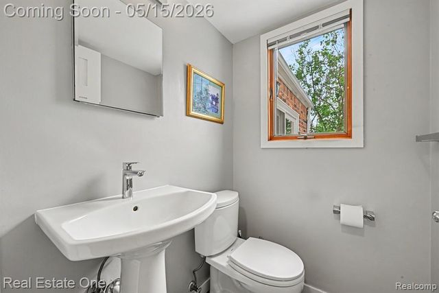 22098 Hillcrest Court, Trenton, MI 48183