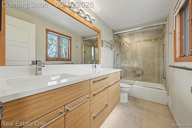 22098 Hillcrest Court, Trenton, MI 48183