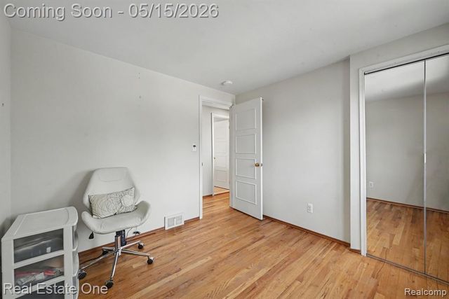 22098 Hillcrest Court, Trenton, MI 48183