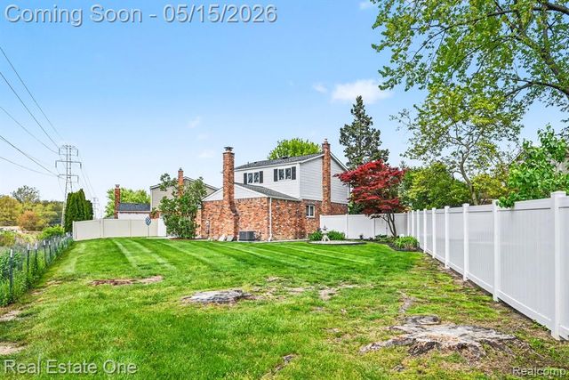 22098 Hillcrest Court, Trenton, MI 48183