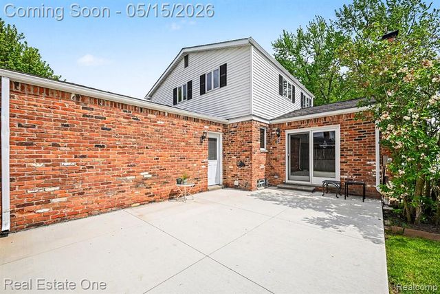 22098 Hillcrest Court, Trenton, MI 48183