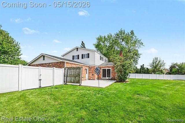 22098 Hillcrest Court, Trenton, MI 48183