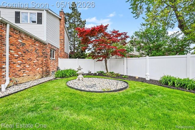 22098 Hillcrest Court, Trenton, MI 48183