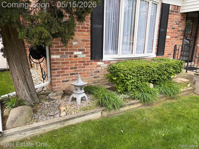 22098 Hillcrest Court, Trenton, MI 48183