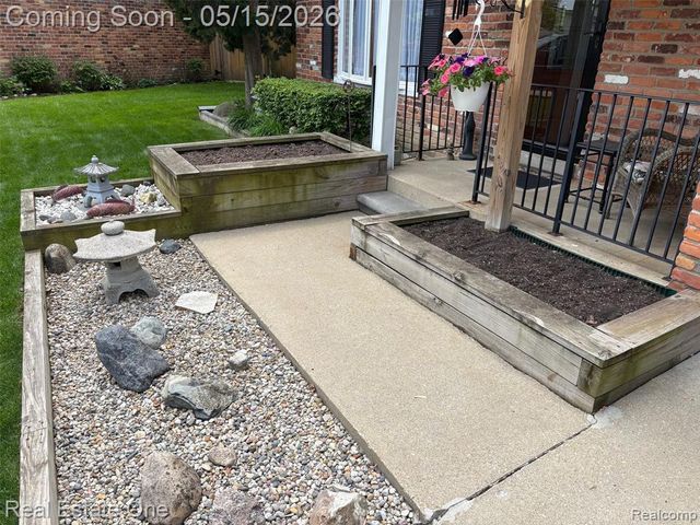 22098 Hillcrest Court, Trenton, MI 48183