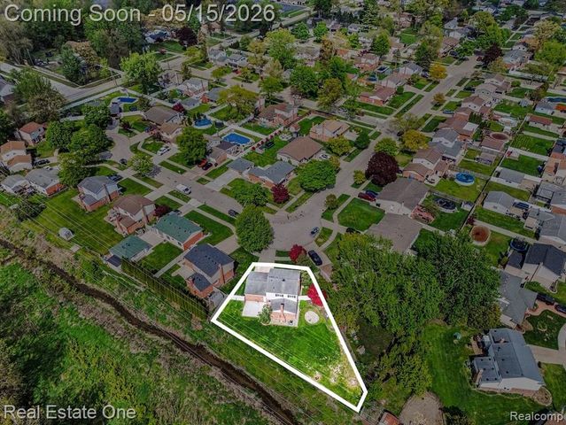 22098 Hillcrest Court, Trenton, MI 48183