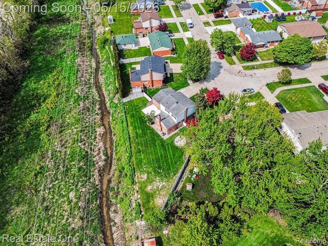 22098 Hillcrest Court, Trenton, MI 48183