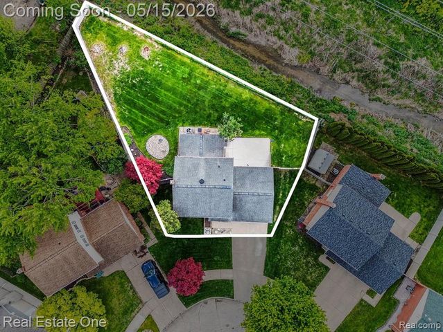 22098 Hillcrest Court, Trenton, MI 48183