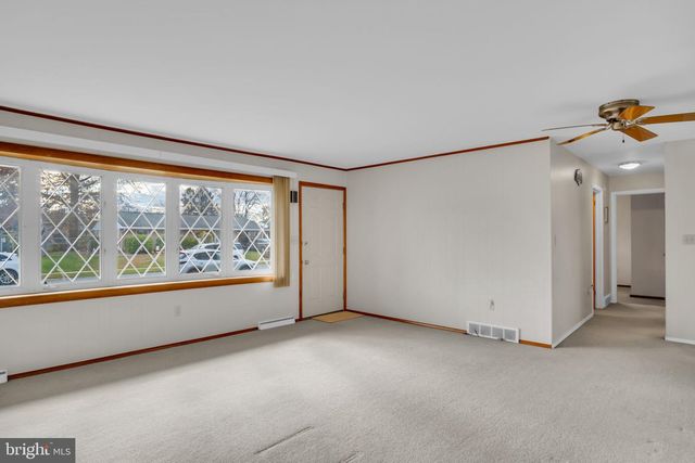 133 WINSTON DR, Mechanicsburg, PA 17055