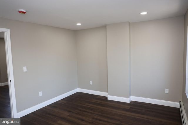 117 WALNUT AVE, Trenton, NJ 08609