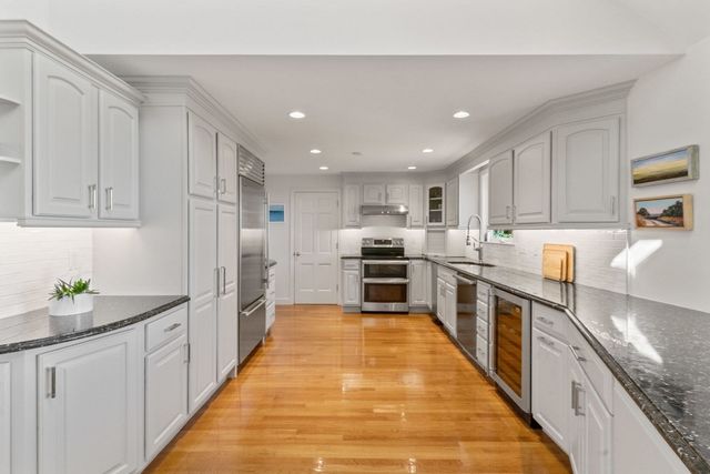 6 Tower Dr, Dover, MA 02030