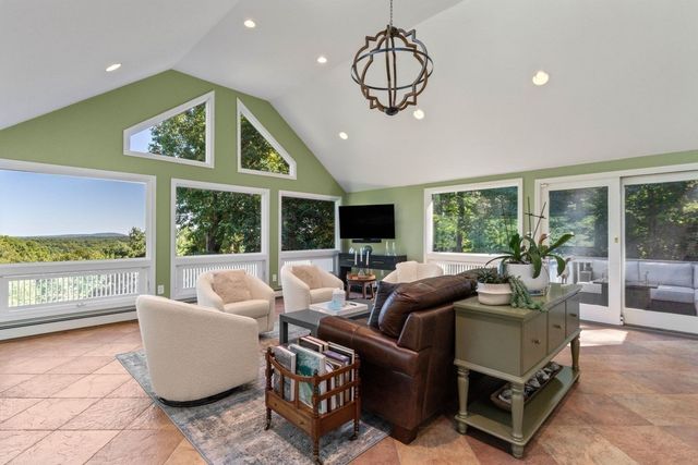 6 Tower Dr, Dover, MA 02030