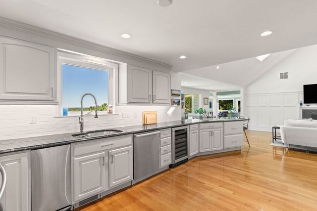 6 Tower Dr, Dover, MA 02030