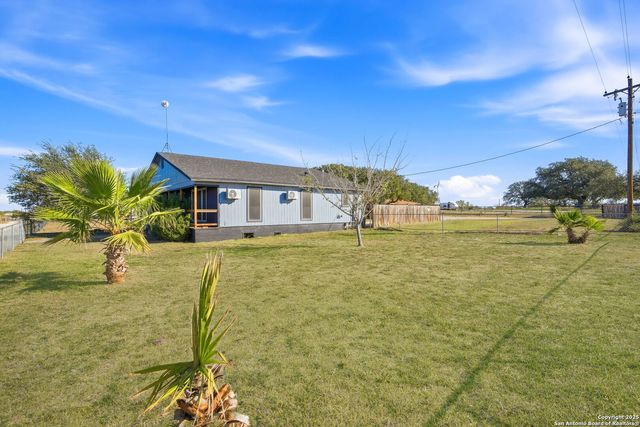 1037 county road 7711, Devine, TX 78016