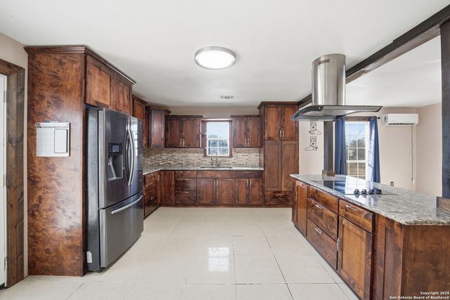 1037 county road 7711, Devine, TX 78016