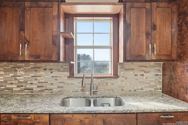 1037 county road 7711, Devine, TX 78016
