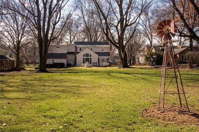 2032 W 96th Street, Leawood, KS 66206