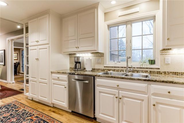 2032 W 96th Street, Leawood, KS 66206