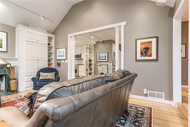 2032 W 96th Street, Leawood, KS 66206