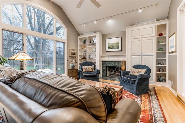 2032 W 96th Street, Leawood, KS 66206