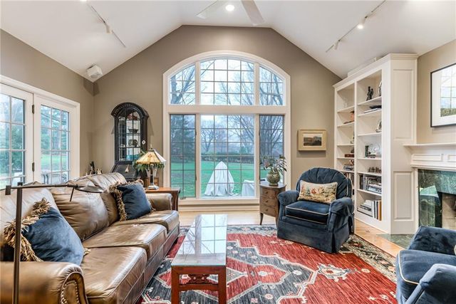 2032 W 96th Street, Leawood, KS 66206