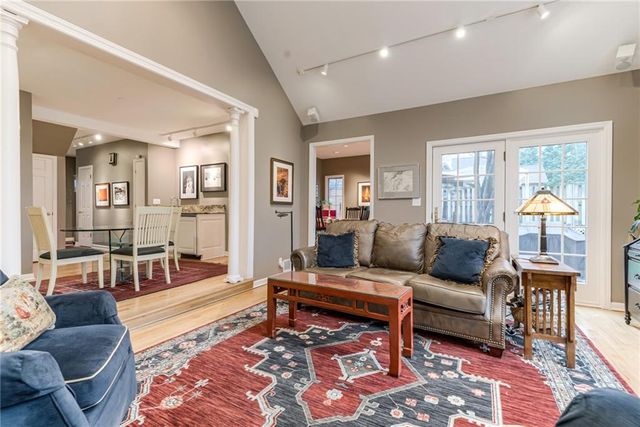 2032 W 96th Street, Leawood, KS 66206