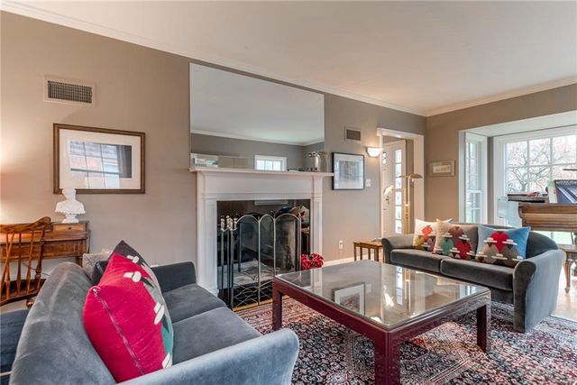 2032 W 96th Street, Leawood, KS 66206