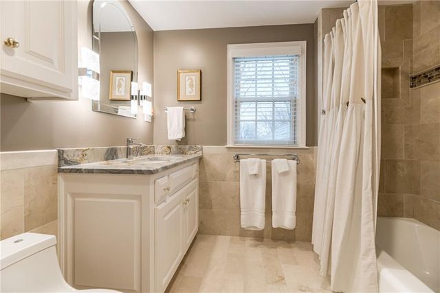 2032 W 96th Street, Leawood, KS 66206