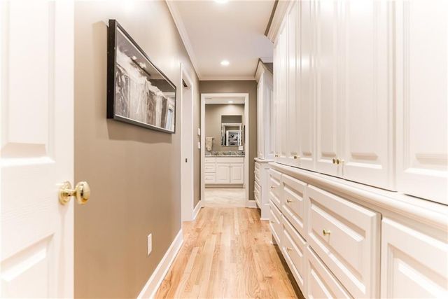 2032 W 96th Street, Leawood, KS 66206