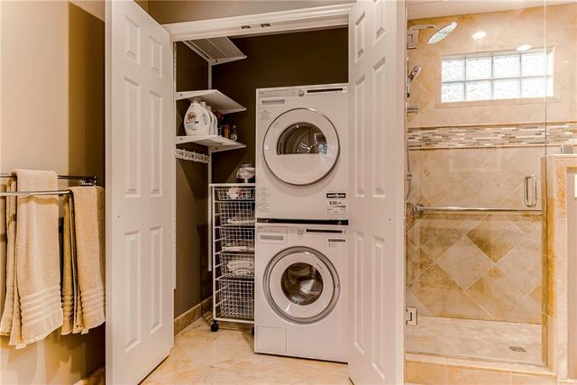 2032 W 96th Street, Leawood, KS 66206