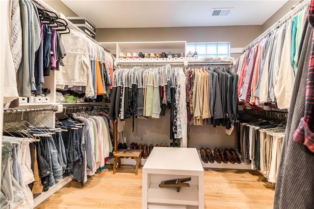 2032 W 96th Street, Leawood, KS 66206