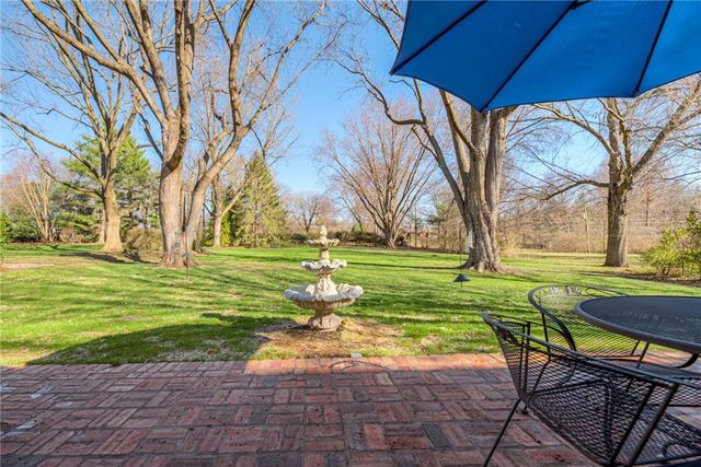 2032 W 96th Street, Leawood, KS 66206