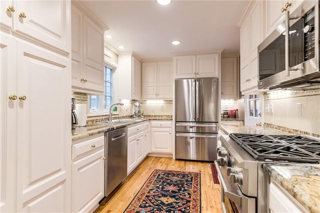 2032 W 96th Street, Leawood, KS 66206